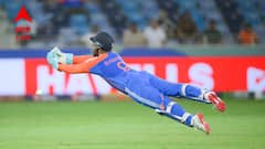 দুবাইয়ে গাদাখানেক ক্যাচ মিস, কারণ হিসাবে 'রিং অফ ফায়ার'-কে কাঠগড়ায় তুললেন বরুণ চক্রবর্তী