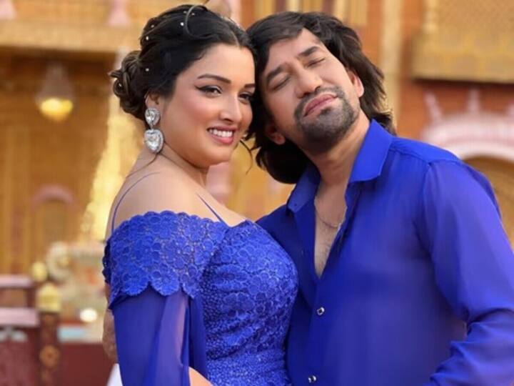 बता दें, आम्रपाली दुबे संग भी एक्टर का नाम जुड़ चुका है लेकिन दोनों के हमेशा ही एक दूसरे को अपना अच्छा दोस्त बताया. एक्टर का कहना है उन्होंने जिस भी एक्ट्रेस के साथ काम किया फैंस ने उन्हीं के साथ निरहुआ का नाम जोड़ दिया. आम्रपाली और निरहुआ ने 15 ब्लॉकबस्टर फिल्में एक साथ की हैं और दोनों की ऑन स्क्रीन केमिस्ट्री इतनी जबरदस्त है कि लोग उन्हें कपल समझने की गलती कर बैठते हैं.