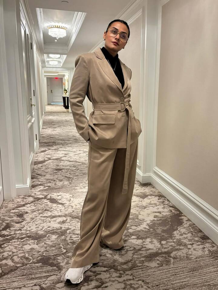 This boss of humility is a lady look. Which you can also carry.