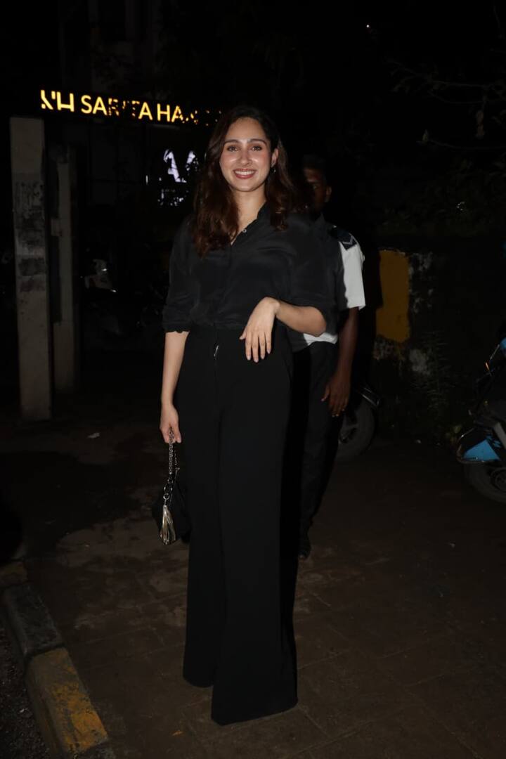 पश्मीना काफी खूबसूरत हैं और वे हर आउटफिट में जंचती हैं.