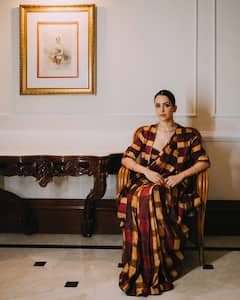 सान्या मल्होत्रा की 10 तस्वीरें: दंगल गर्ल का हर अंदाज है निराला, खूबसूरती पर मर मिटेंगे