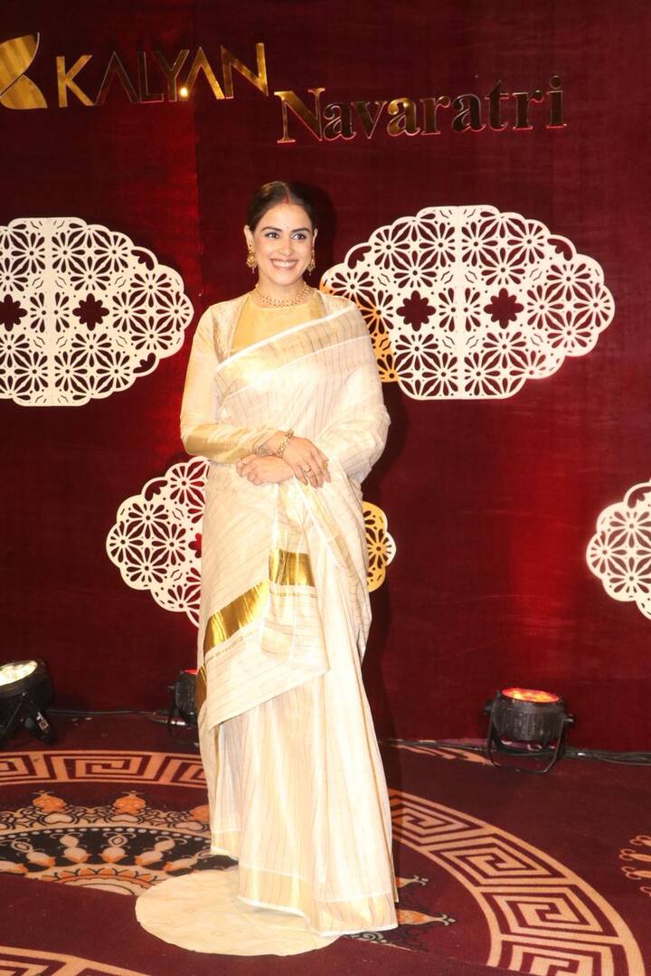 एक्ट्रेस जेनेलिया डीसूजा भी इस इवेंट में शामिल हुई. जिन्होंने रेड कार्पेट पर इस खूबसूरत लुक में कई सारे पोज दिए.