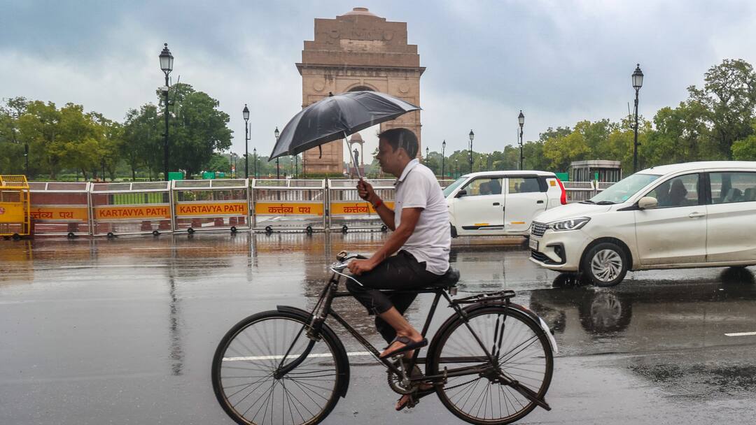 delhi monsoon returns one day early 41 percent more rainfall record 2002 comparison weather update 2025 Delhi Monsoon: दिल्ली से जल्दी विदा हुआ मानसून, इस सीजन दर्ज हुई रिकॉर्ड बारिश, पढ़ें- मौसम की पूरी रिपोर्ट
