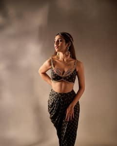 प्रिया प्रकाश वरियर की 10 खूबसूरत तस्वीरें, 'आंख मारके' सैंकड़ों फैंस को बनाया दीवाना