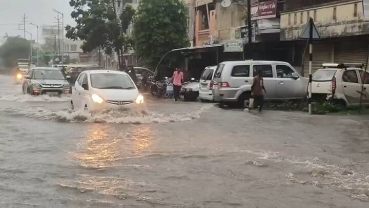 ચોમાસાની વિદાય સાથે પણ રાજ્યના ઘણા બધા જિલ્લાઓમાં વરસાદની શક્યતા છે. ક્યાંક ધીમીધારે તો ક્યાંક ભારે વરસાદ વરસી શકે છે.