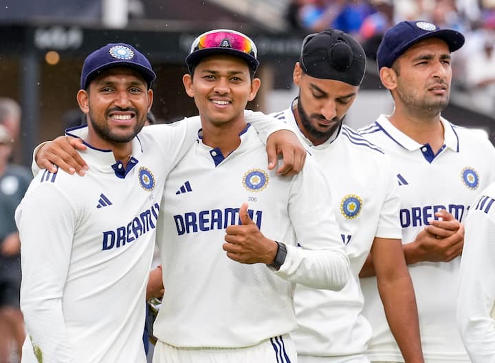 এই সিরিজ়ের জন্য ফিট হতে পারেননি ঋষভ পন্থ। তাই কিপার-ব্যাটার হিসাবে ধ্রুব জুরেল ও নারায়ণ জগদীশানই সুযোগ পেয়েছেন।