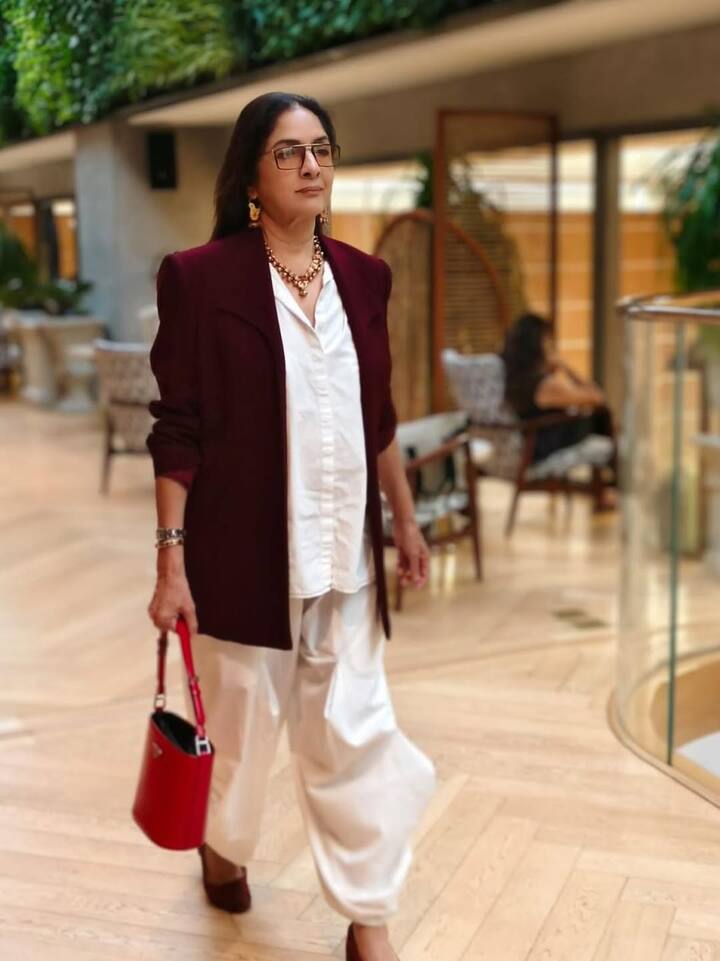 अब नीना गुप्ता दिल्ली के रहने वाले विवेक मेहरा संग शादीशुदा है. इनसे एक्ट्रेस ने 42 की उम्र में शादी की थी. कई बार वो सोशल मीडिया पर अपने पति संग तस्वीरें शेयर करती हैं.