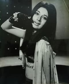 बबीता कपूर की 10 तस्वीरें, जवानी के दिनों में लगती थीं एकदम फूलझड़ी, यकीन ना हो तो देखें ये फोटोज