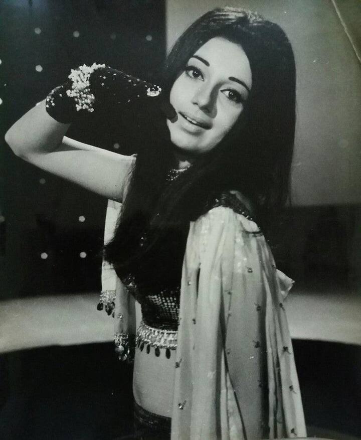 20 अप्रैल 1948 में पाकिस्तान के कराची में एक सिंधी परिवार में बबीता कपूर का जन्म हुआ था. इंडिया-पाकिस्तान के बंटवारे के बाद एक्ट्रेस का परिवार भारत में शिफ्ट हो गया.