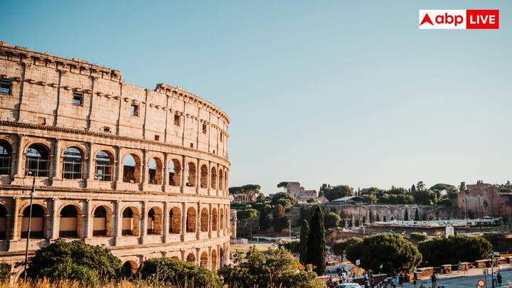 इटली में 61 यूनेस्को विश्व धरोहर स्थल हैं. इसी वजह से ही यह दुनिया में सबसे ज्यादा विश्व धरोहर स्थलों वाले देश में पहले नंबर पर आता है. कोलोसियम और रोमन फोरम से लेकर ड्यूमो और उफिजी गैलरी तक ये खूबसूरत जगह दुनिया को आकर्षित करती हैं. यहां का प्राचीन इतिहास और खूबसूरत परिदृश्य का इटली मिश्रण यहां की विरासत को और भी विशाल कर देता है.