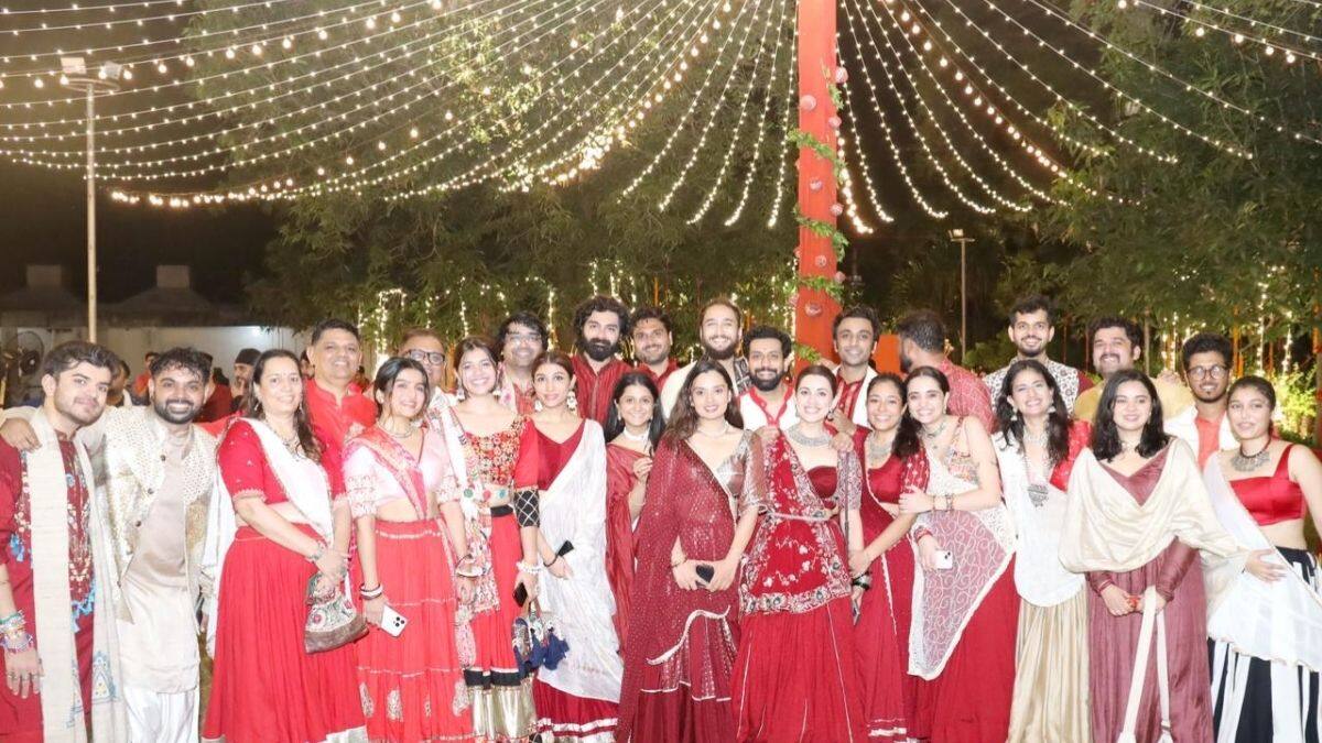 શરદ રાત્રિ 2025 – આરંભ, અમદાવાદમાં પરંપરાગત રાસ ગરબાની ધમાકેદાર શરૂઆત