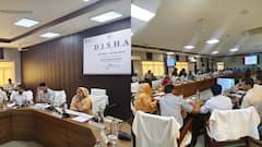 बैठक में अधिकारी ने फोन पर की बात तो सांसद संजना जाटव हुईं गुस्सा, हमारे फोन नहीं उठाते, लेकिन...