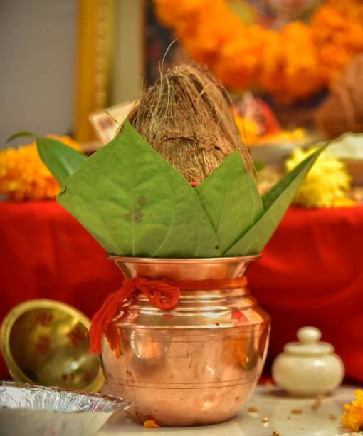 नवरात्रातील पूजेत ठेवलेला कलश कधीही रिकामा ठेवू नये आणि पूजेतला दिवा शक्य तितका सतत प्रज्वलित ठेवण्याचा प्रयत्न करावा.