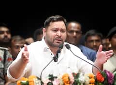 Fact Check: मोकामा में रोड शो के दौरान घोड़े से गिरे तेजस्वी यादव? जानें क्या है वायरल हो रहे वीडियो सच