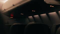 फ्लाइट में लैंडिंग और टेकऑफ के वक्त क्यों कम कर दी जाती हैं लाइटें, सफर करने वाले भी नहीं जानते होंगे वजह