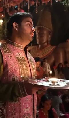 नवरात्रि में भक्ति में डूबी अंबानी फैमिली, खेला डांडिया, नीता अंबानी की बहुओं राधिका-श्लोका का ऐसा था लुक