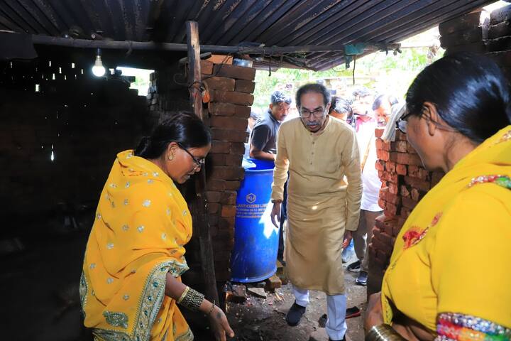 उभं पीक पाण्याखाली गेलंय आणि शेतीच्या बांधावरून बळीराजा मदतीसाठी सरकारकडे आक्रोश करतोय पण सरकार मात्र मदतीची कोणतीच ठोस शाश्वती देत नाहीय, अशावेळी बळीराजाने करायचं काय?