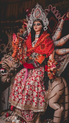 Shardiya Navratri 2025 : प्रचंड पाठबळ, प्रत्येक कामात यश, सुख हवं आहे? देवीचे 'हे' 5 मंत्र नवरात्रीत उच्चारा...