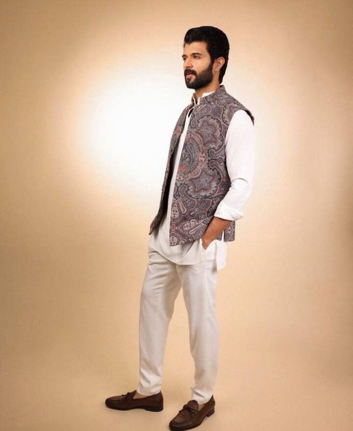 Ivory Sophistication : An ivory kurta set with a richly patterned Nehru jacket for a touch of regal elegance—ideal for cultural gatherings and festivals.