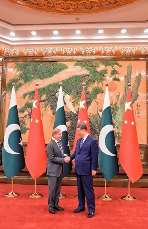 Qamar Cheema said, 'Pakistan's leadership has thanked US President Donald Trump that you have played a role in stopping the war with India. Now it is being said about the Prime Minister of Pakistan that Red Carpet in China, Red Carpet in Washington, Red Carpet in Midil East and Pakistan were sitting in the military parade of China.
