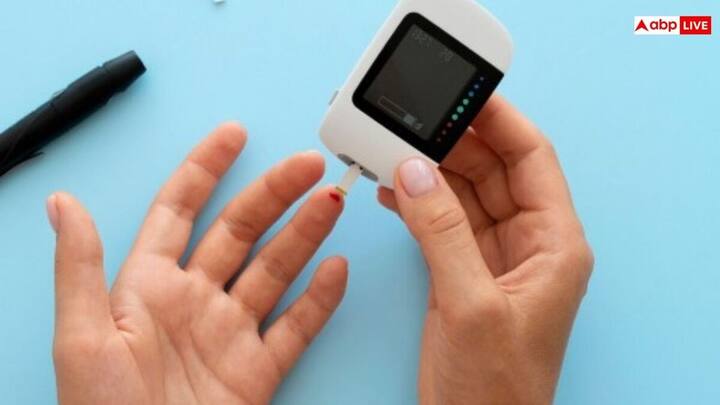 Symptoms of Insulin Resistance: डायबिटीज अचानक नहीं होती, बल्कि उससे पहले इंसुलिन रेजिस्टेंस के शुरुआती लक्षण दिखते हैं. समय रहते इन्हें पहचानकर मधुमेह से बचाव संभव है.