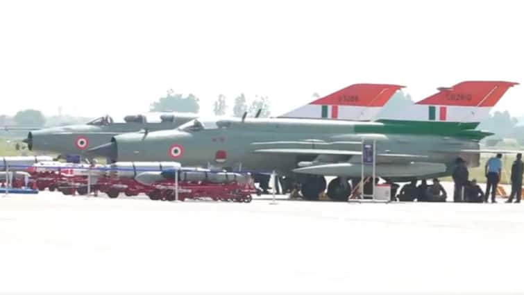 MiG-21 Fighter Jets Soar One Last Time Before IAF Bids Farewell: WATCH