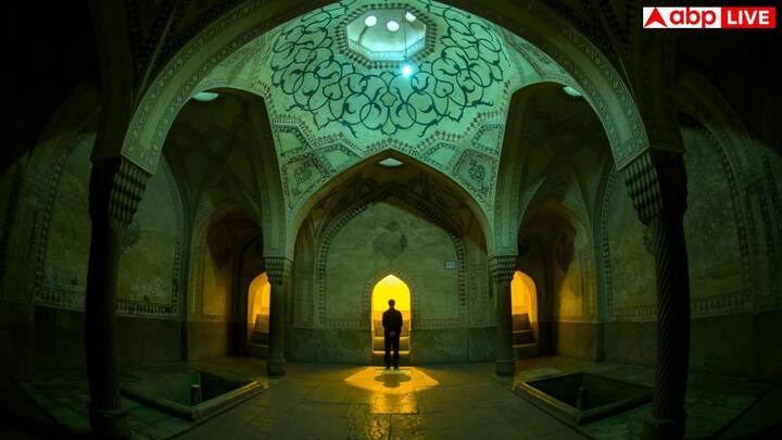 शॉपिंग के मामले में भी इरान काफी सस्ता है. आप हैंडमेड कारपेट, पारंपरिक पोशाकें और लोकल क्राफ्ट्स बहुत कम कीमत में खरीद सकते हैं.