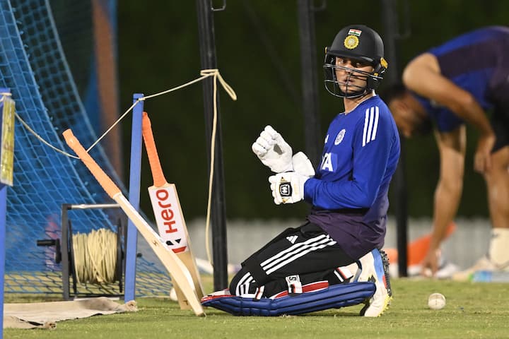 মিডিয়া রিপোর্ট অনুযায়ী, অভিষেক শর্মার মোট সম্পদের পরিমাণ প্রায় ৩০ কোটি টাকা।