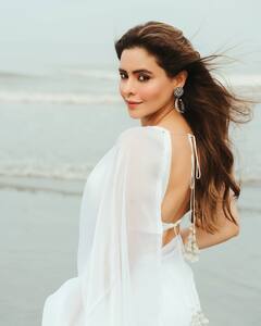 Aamna Sharif PHOTO: વ્હાઈટ સાડીમાં અપ્સરા લાગી આમના શરીફ, જુઓ સુંદર તસવીરો