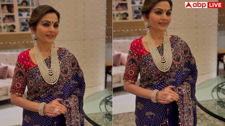 उनकी बंधेज साड़ी लुक में पर्पल सिल्क और पिंक ब्लाउज का कॉम्बिनेशन किसी भी महिला को आकर्षक बना देता है. मिरर और सीक्वन वर्क वाली ये साड़ी हर मौके पर लोगों का ध्यान खींच लेती है.