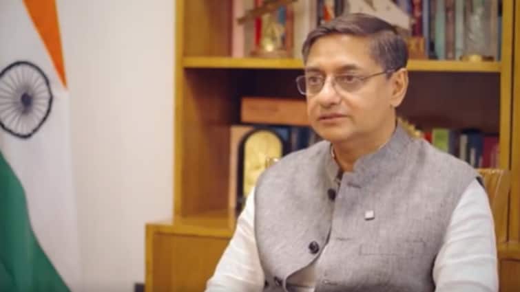 <div>Sanjeev Sanyal Slams Judiciary Over Vacations, 'My Lord' Culture: 'Biggest Hurdle To Becoming Viksit Bharat'</div>