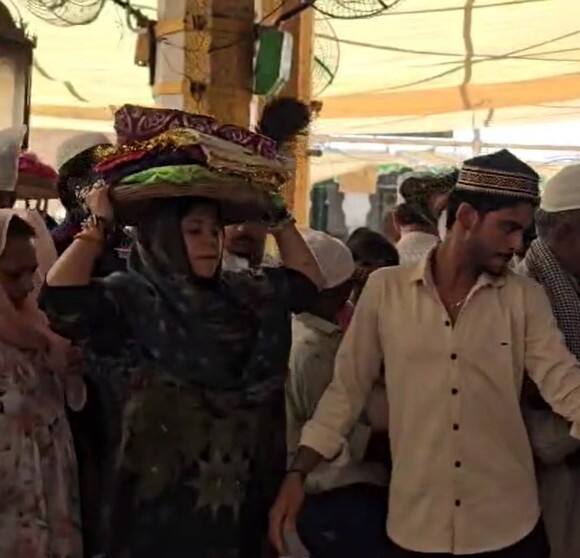 आई लव मोहम्मद पर छिड़े विवाद के बीच एकता कपूर ने अजमेर दरगाह पर चढ़ाई चादर, अपकमिंग फिल्म के लिए मांगी दुआ