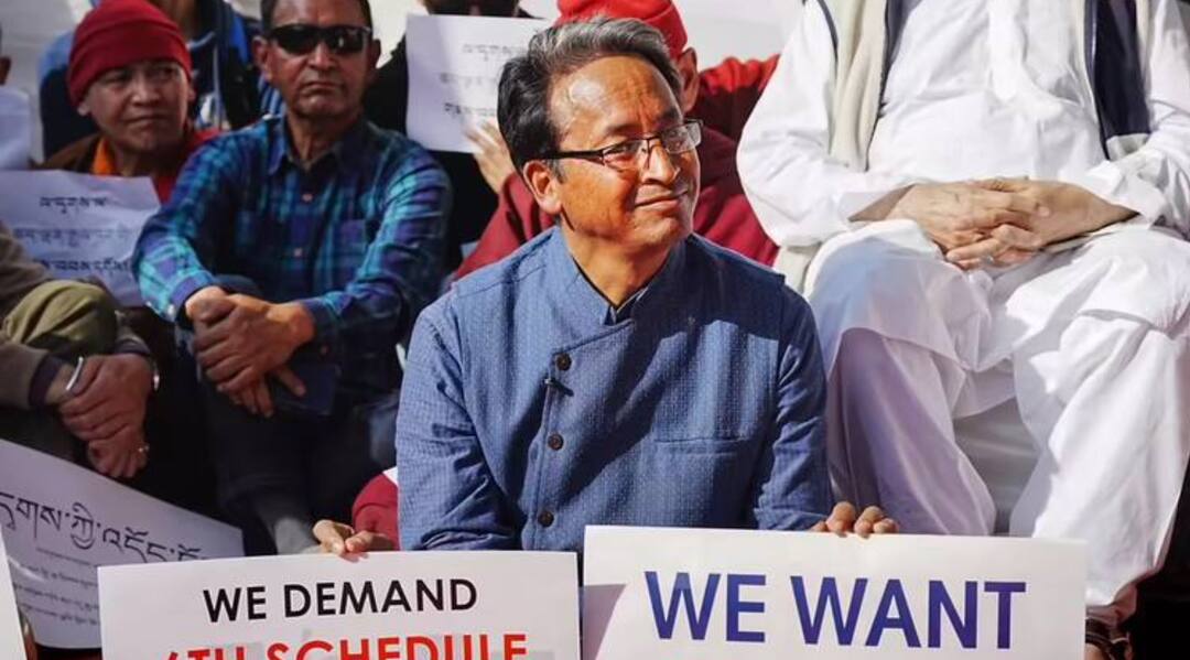 ਲੇਹ ਹਿੰਸਾ ਤੋਂ ਬਾਅਦ ਸੋਨਮ ਵਾਂਗਚੁਕ ਨੂੰ NSA ਤਹਿਤ ਕੀਤਾ ਗ੍ਰਿਫ਼ਤਾਰ, ਹਿੰਸਾ ‘ਚ 4 ਲੋਕਾਂ ਦੀ ਹੋਈ ਸੀ ਮੌਤ Sonam Wangchuk arrested under NSA after Leh violence ਲੇਹ ਹਿੰਸਾ ਤੋਂ ਬਾਅਦ ਸੋਨਮ ਵਾਂਗਚੁਕ ਨੂੰ NSA ਤਹਿਤ ਕੀਤਾ ਗ੍ਰਿਫ਼ਤਾਰ, ਹਿੰਸਾ ‘ਚ 4 ਲੋਕਾਂ ਦੀ ਹੋਈ ਸੀ ਮੌਤ