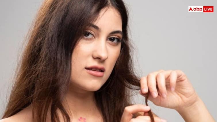 Hair Texture Change After Pregnancy: गर्भावस्था के बाद बालों का टेक्सचर बदलना आम है या चिंता की बात है? जानें कारण