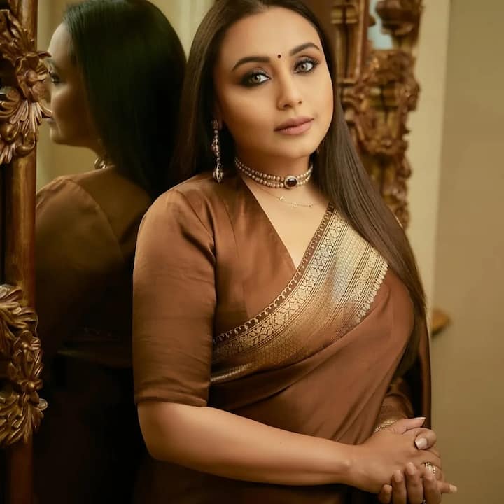 Rani Mukherjee was awarded the National Award for her excellent performance in 'Mrs. Chatterjee Verses Norway'. In this event too, the actress got the entire limelight with her brown saree and great makeup.