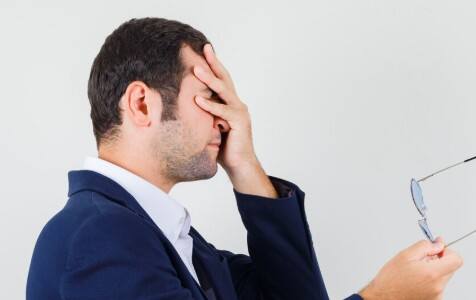 दिमागी थकान और ध्यान न लगना: इंसुलिन रेजिस्टेंस का असर दिमाग पर भी होता है. अक्सर ध्यान केंद्रित करने में कठिनाई, चिड़चिड़ापन और दिमागी थकान इसके संकेत हो सकते हैं.