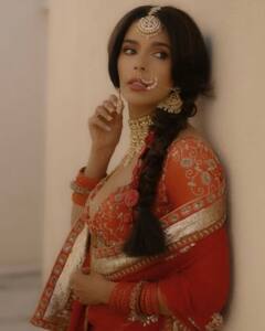 मल्लिका शेरावत की 10 ग्लैमरस तस्वीरें: 48 की उम्र में भी अपने हुस्न से कहर ढाती हैं एक्ट्रेस