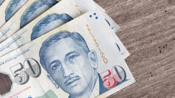 If someone earns 1 million dollars in Indian Singapore, then it is about 68,63,800 rupees in Indian rupees. This is the reason that Singapore dollar is considered much stronger than the Indian rupee.