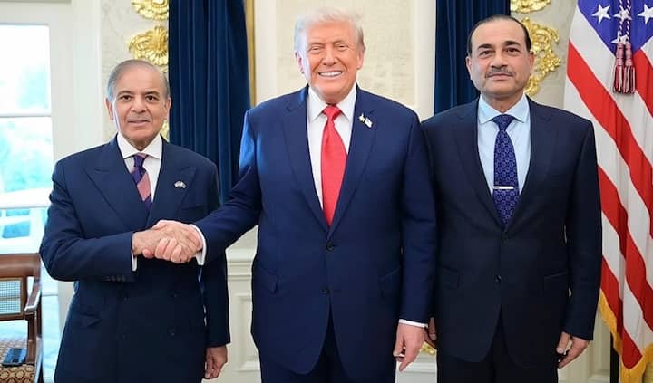 Pakistani is very happy after the video of Pakistan PM Shahbaz Sharif surfaced, shaking hands with US President Donald Trump. He feels that he is close to Trump and America is giving more preference to Pakistan than India. A Pakistani expert has said that Prime Minister Narendra Modi thanks to the air strike on Pakistan, after which his attention has increased in the world.