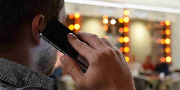 इसके अलावा, अगर कोई यूजर अपने दोस्तों या परिचितों को ऐप से जोड़ता है तो उसे रेफरल बोनस भी मिलता है. कंपनी का कहना है कि इस तरीके से जुटाए गए कॉल डेटा का उपयोग एआई मॉडल के सुधार और विकास के लिए किया जाता है.