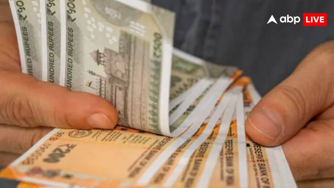 बिना इंक्रीमेंट के 1 लाख से ज्यादा बढ़ गई सैलरी, जानें रुपये-डॉलर के खेल में कैसे हो गया इतना बड़ा हेरफेर?