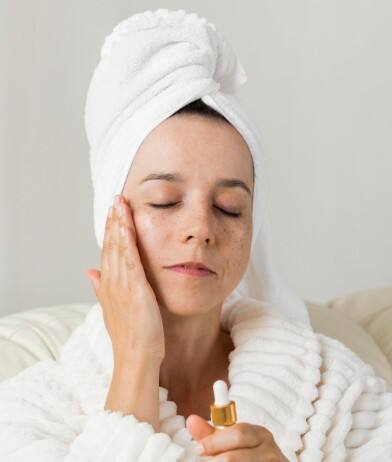 ਚਿਹਰੇ 'ਤੇ ਸ਼ਹਿਦ ਲਗਾਉਣ ਦੇ ਸਿਹਤਮੰਦ ਅਤੇ ਸੁੰਦਰਤਾ ਵਧਾਉਣ ਵਾਲੇ ਫਾਇਦੇ, ਜਾਣੋ ਵਰਤੋਂ ਦਾ ਸਹੀ ਤਰੀਕਾ