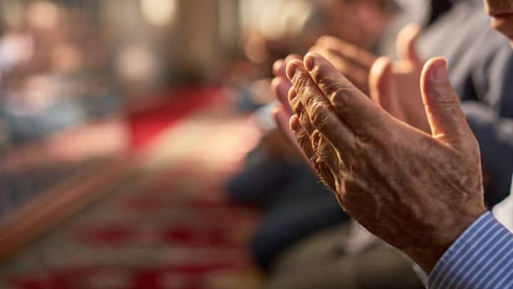 Egypt is considered to be the center of Islamic history and education. There are about 9 crore Muslims living here, which is 94.74% of the total population. Religious institutions like Al-Azhar University give special importance to Egypt.