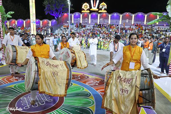 తెలుగురాష్ట్రాలతో పాటూ కర్ణాటక, మహారాష్ట్ర, అస్సాం, కేరళ, పశ్చిమ బెంగాల్, రాజస్థాన్, ఝార్ఖండ్, గుజరాత్ రాష్ట్రాల నుంచి కళాకారులు తరలివచ్చారు