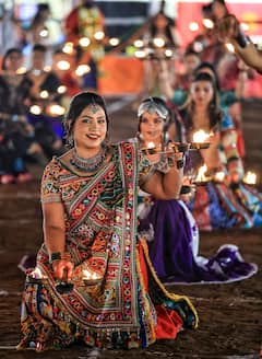 नवरात्रीत गरबा का खेळतात? वाचा यामागचं महत्त्व