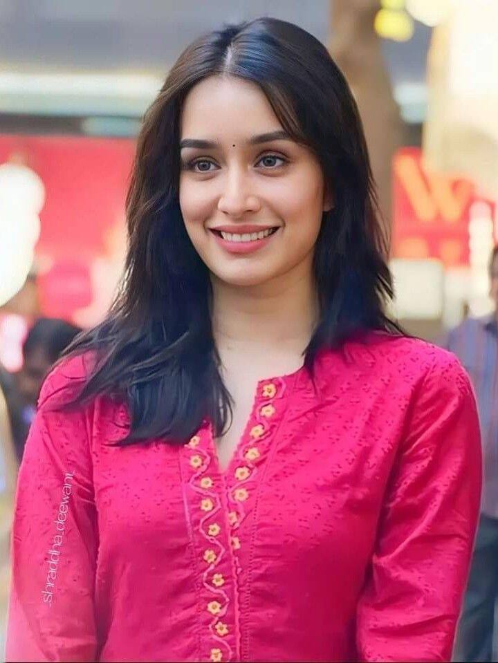 खरंतर, श्रद्धा कपूरचा जो व्हिडिओ सोशल मीडियावर व्हायरल होत आहे तो खूपच मजेदार व्हिडिओ आहे.