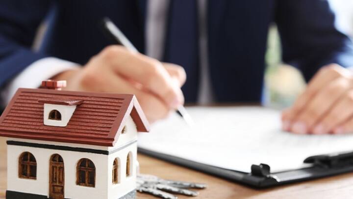 उसका अधिकार केवल पति की हिस्सेदारी के जरिए सामने आता है. जब पति जीवित होता है,. तब बहू को ससुर की संपत्ति पर कोई सीधा अधिकार नहीं होता. वह केवल पति की हिस्सेदारी के जरिए इनडायरेक्ट रूप से जुड़ी होती है.