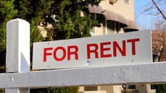 क्या कभी भी आपके फ्लैट पर आ धमकता है मकान मालिक, किराएदार जान लें अपना अधिकार