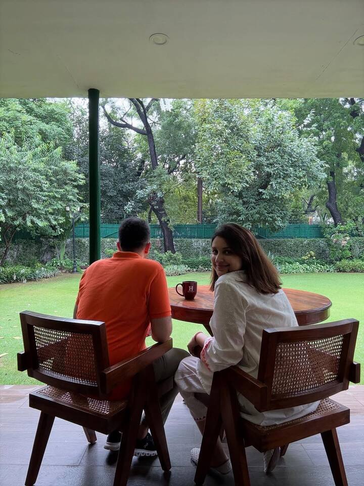 यहां बैठने के लिए एक सीटिंग एरिया भी बनाया गया है. जहां अक्सर परी और राघव क्वालिटी टाइम स्पेंड करते हैं.