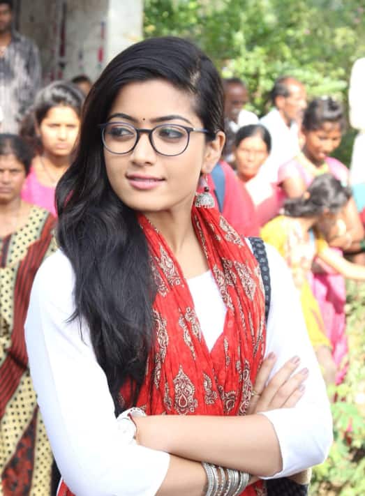 This is a picture of her first film, in which Rashmika was seen very simple and cute. His innocent face won the hearts of fans.